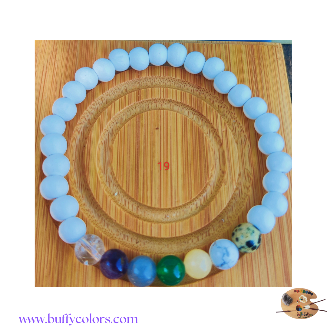 Votre bracelet les 7 chakras en 8mm, pierres en bois en finition