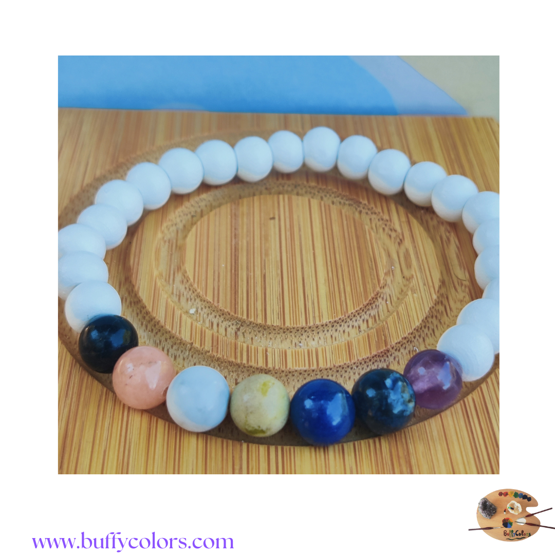 Votre bracelet les 7 chakras en 8mm, pierres en bois en finition