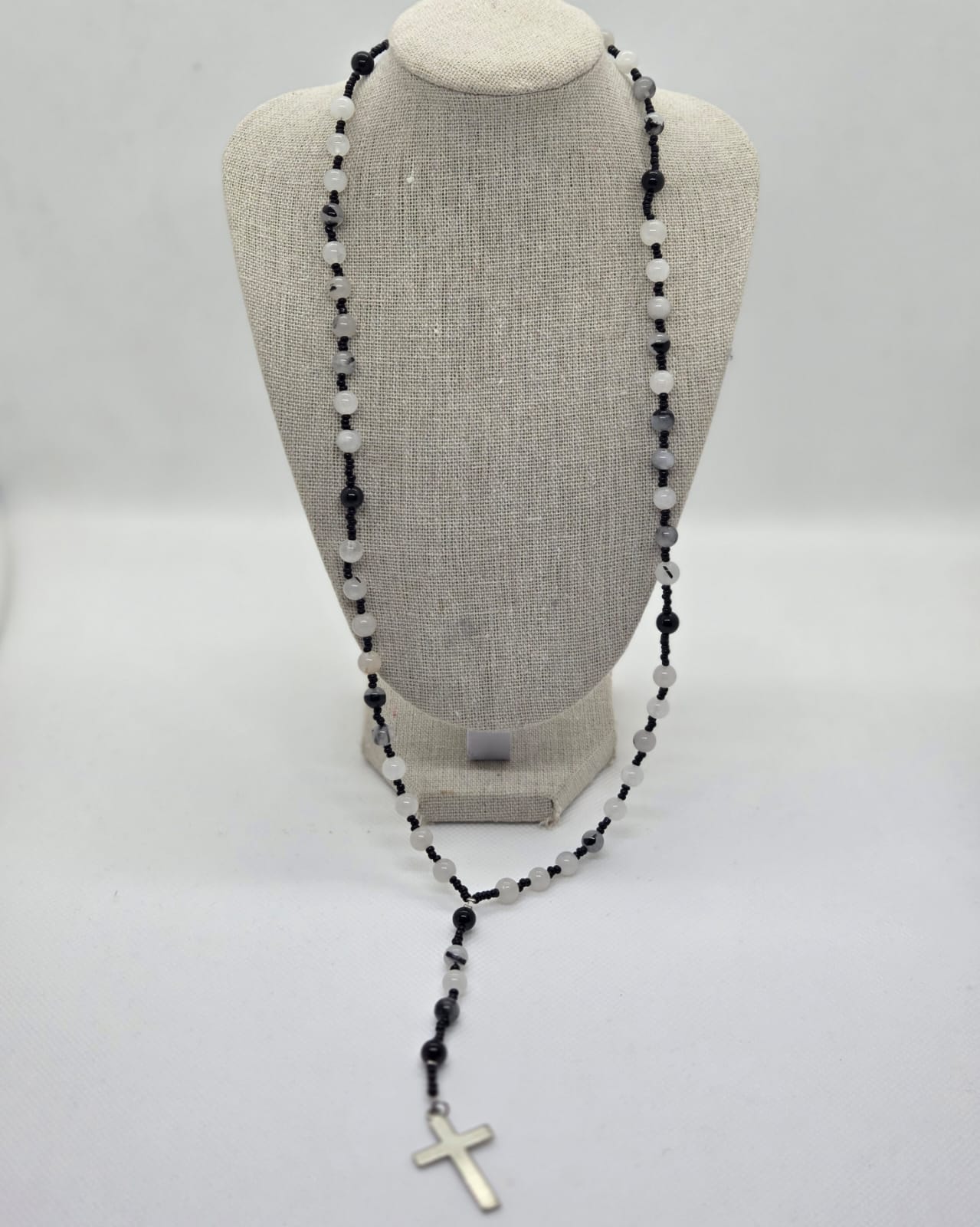 Chapelet en Quartz Tourmaline – Croix argentée & Protection intuitive