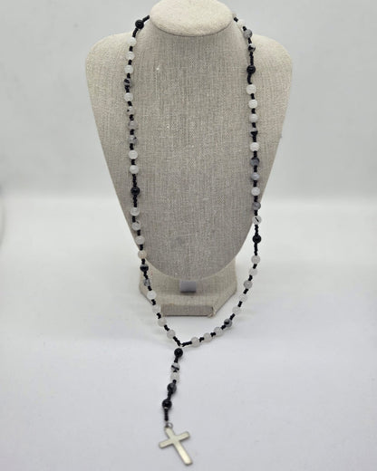 Chapelet en Quartz Tourmaline – Croix argentée & Protection intuitive