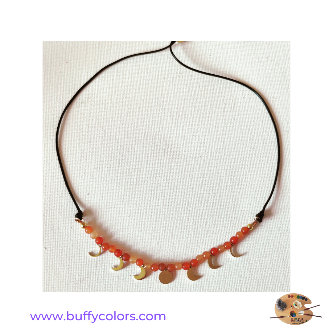 Collier lune en Cornaline naturelle – 24 perles de 4 mm et breloques dorées
