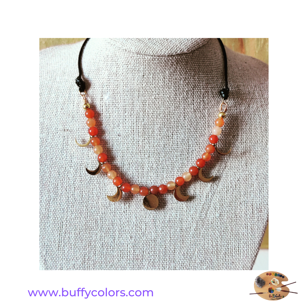 Collier lune en Cornaline naturelle – 24 perles de 4 mm et breloques dorées